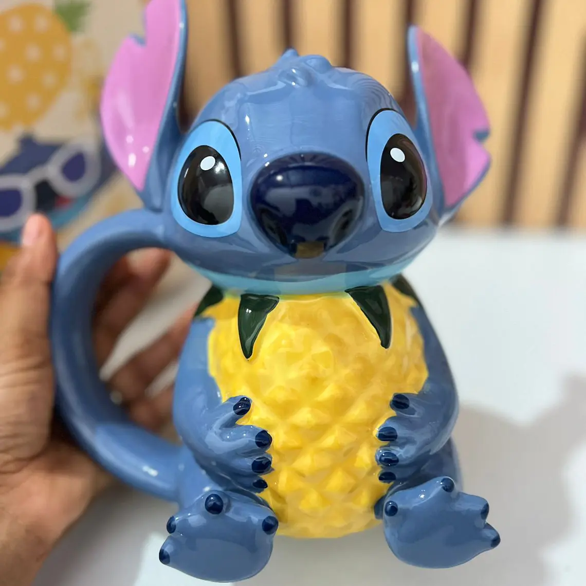 TAZA DISEÑO STITCH CON UNA PIÑA DE 500ML MOD# 25-tcb-130 🍍 4