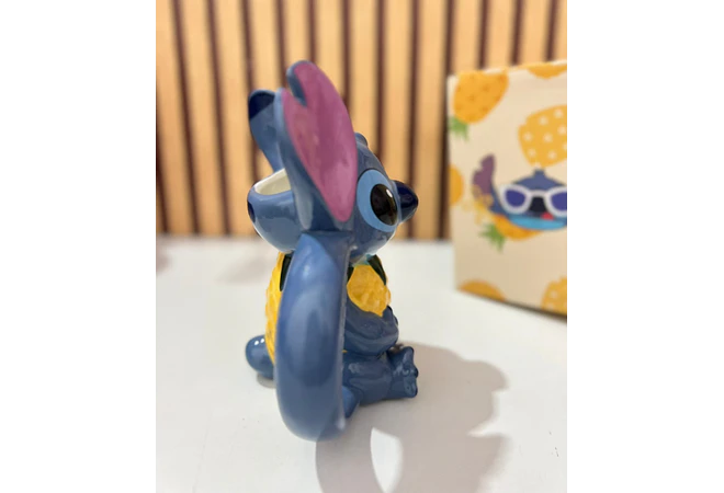 TAZA DISEÑO STITCH CON UNA PIÑA DE 500ML MOD# 25-tcb-130 🍍