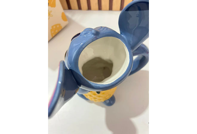 TAZA DISEÑO STITCH CON UNA PIÑA DE 500ML MOD# 25-tcb-130 🍍