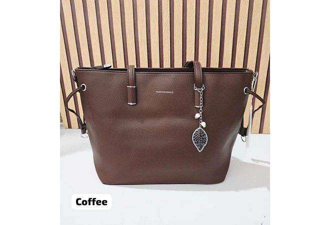 BOLSO GRANDE CON COLGANTE DE HOJA  MOD# XL-524