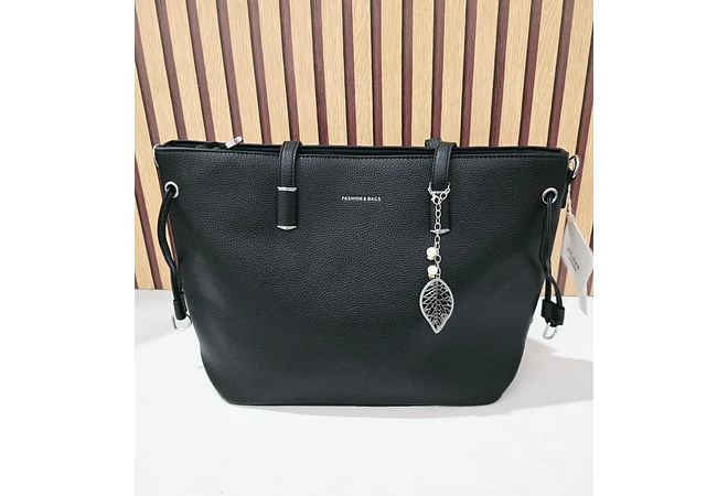 BOLSO GRANDE CON COLGANTE DE HOJA  MOD# XL-524