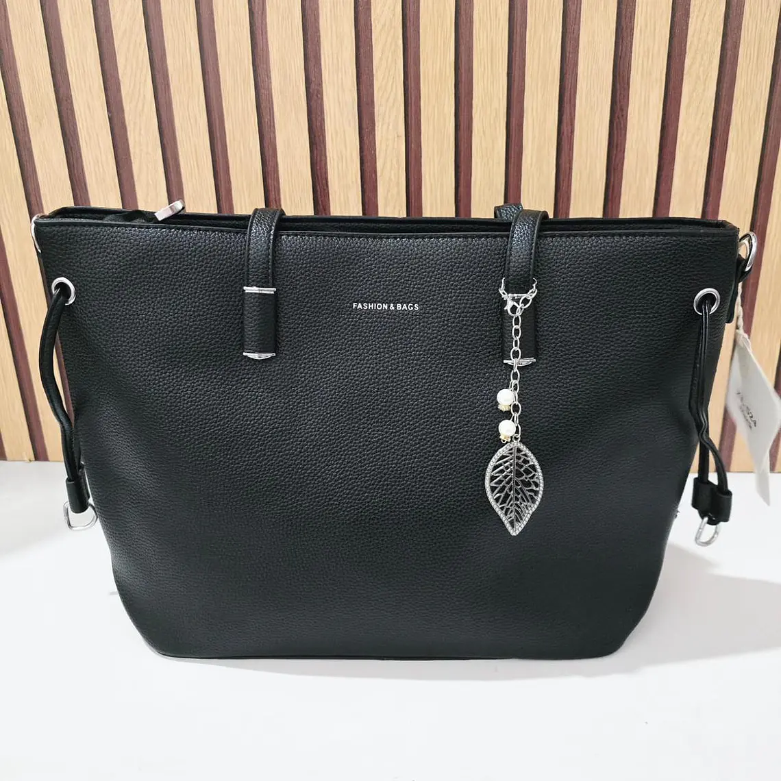 BOLSO GRANDE CON COLGANTE DE HOJA  MOD# XL-524 10