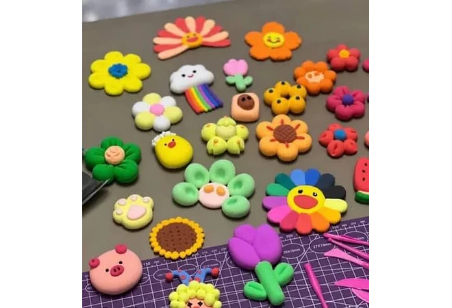 BOLSITA COM 12 FOAMI MOLDEABLES (CONEJITO O LEÓN 🦁 🐇)MOD# Z-39