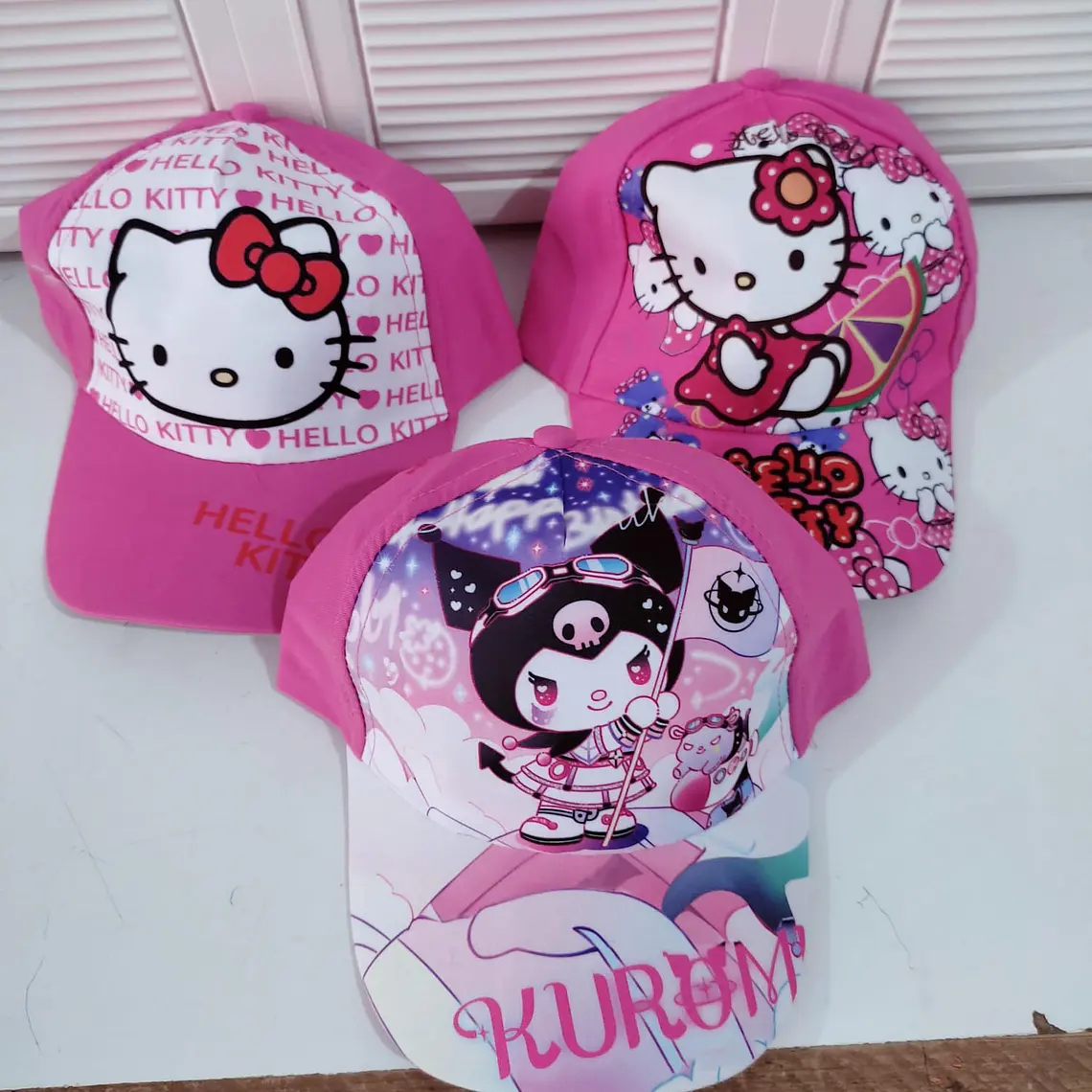 1 GORRA INFANTIL PARA NIÑAS DISEÑO HELLO KITTY O KUROMI MOD# SRIO 2