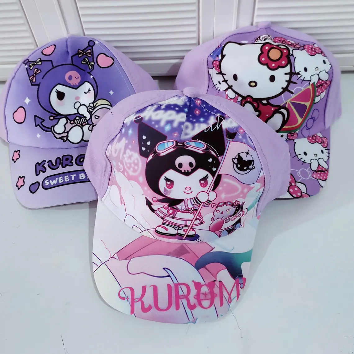 1 GORRA INFANTIL PARA NIÑAS DISEÑO HELLO KITTY O KUROMI MOD# SRIO 12