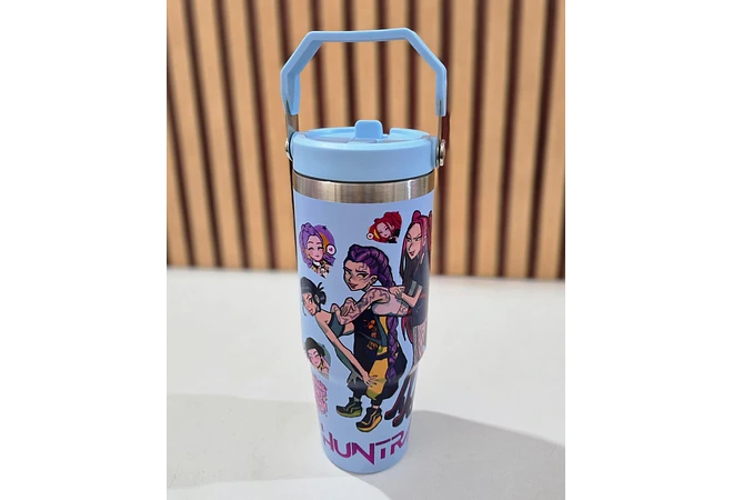 VASO TÉRMICO CON ASA  DISEÑO GUERRERAS KPOP DE 800ML MOD# VFT30