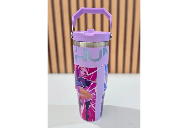 VASO TÉRMICO CON ASA  DISEÑO GUERRERAS KPOP DE 800ML MOD# VFT30