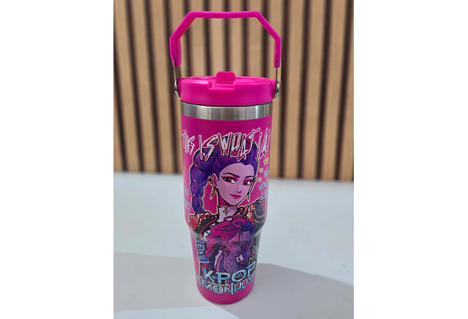 VASO TÉRMICO CON ASA  DISEÑO GUERRERAS KPOP DE 800ML MOD# VFT30