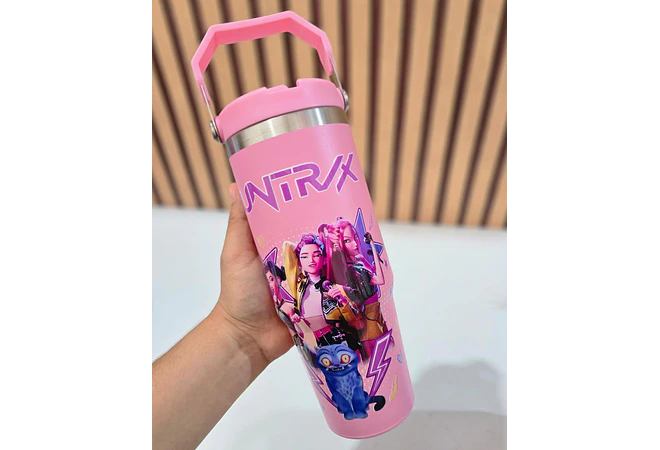 VASO TÉRMICO CON ASA  DISEÑO GUERRERAS KPOP DE 800ML MOD# VFT30
