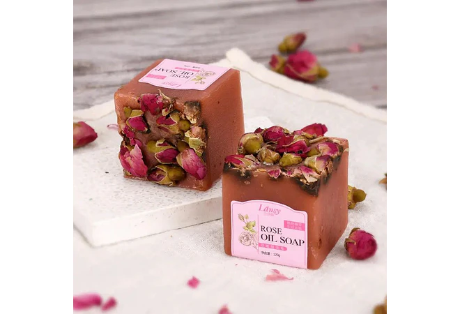 JABÓN ARTESANAL DE ACEITES ESCENCIALES  🧼