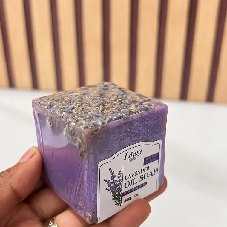 JABÓN ARTESANAL DE ACEITES ESCENCIALES  🧼 15