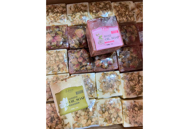 JABÓN ARTESANAL DE ACEITES ESCENCIALES  🧼