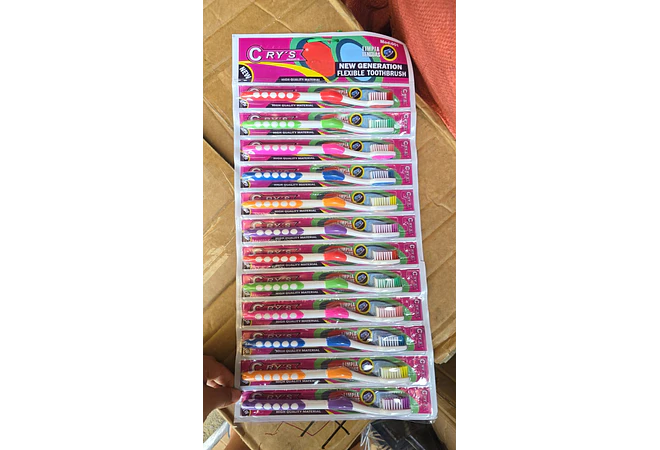 DOCENA DE CEPILLOS DENTAL AL AZAR 🦷🪥