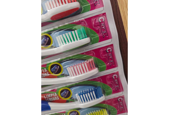 DOCENA DE CEPILLOS DENTAL AL AZAR 🦷🪥