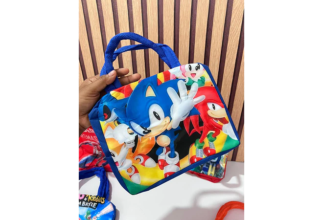 LONCHERITAS TÉRMICAS VARIOS PERSONAJES NIÑO O NIÑA AL AZAR🥪🍬