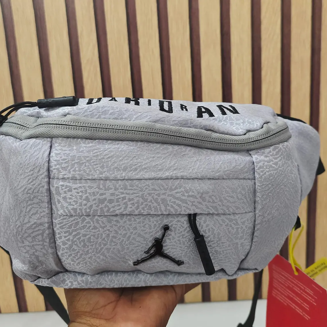 CANGURERA JORDAN COLOR GRIS MOD# 771-H804 1