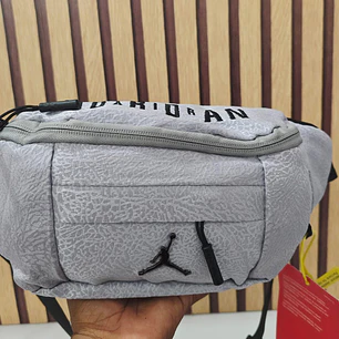 CANGURERA JORDAN COLOR GRIS MOD# 771-H804