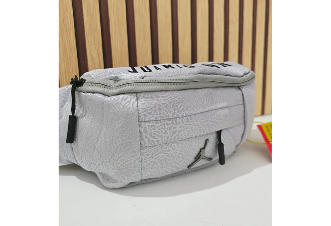 CANGURERA JORDAN COLOR GRIS MOD# 771-H804