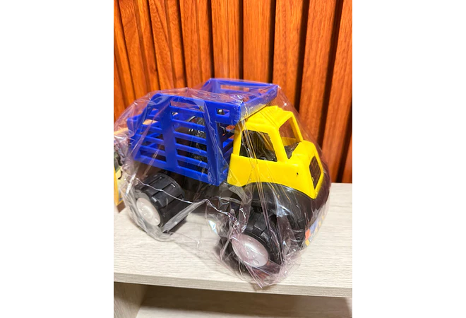 VOLTEO O CAMIÓN DE REDILAS EN BOLSA BRONCO Y KIPER #FR3-D15 (AL AZAR)  🚒