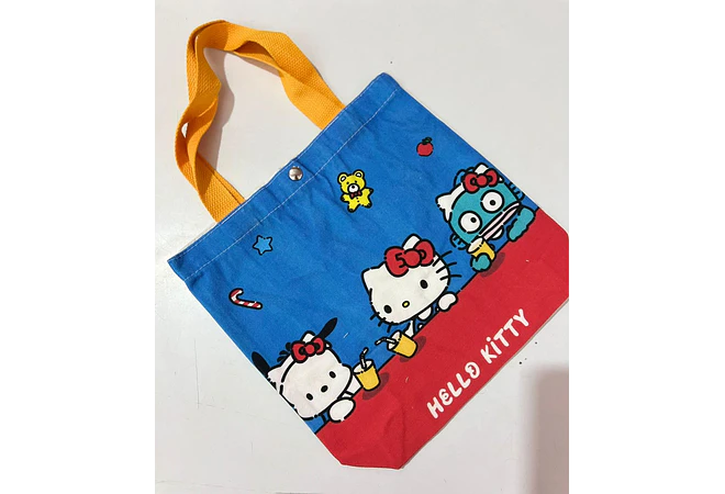 BOLSITA DE MANTA CON BROCHE HELLO KITTY