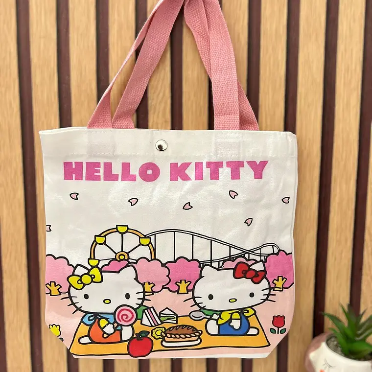 BOLSITA DE MANTA CON BROCHE HELLO KITTY 3