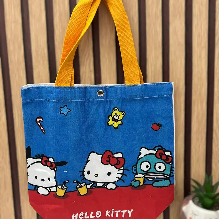 BOLSITA DE MANTA CON BROCHE HELLO KITTY 6