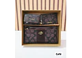 SET DE MONEDERO + TARJETERO + CARTERITA IMITACIÓN COACH MOD# COS-1508