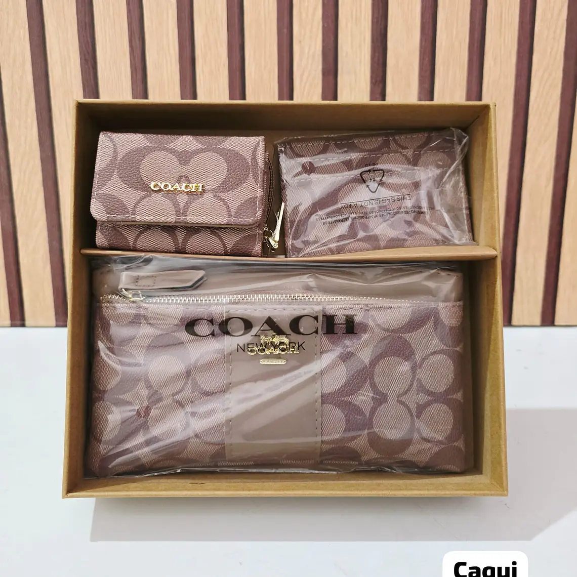 SET DE MONEDERO + TARJETERO + CARTERITA IMITACIÓN COACH MOD# COS-1508 5