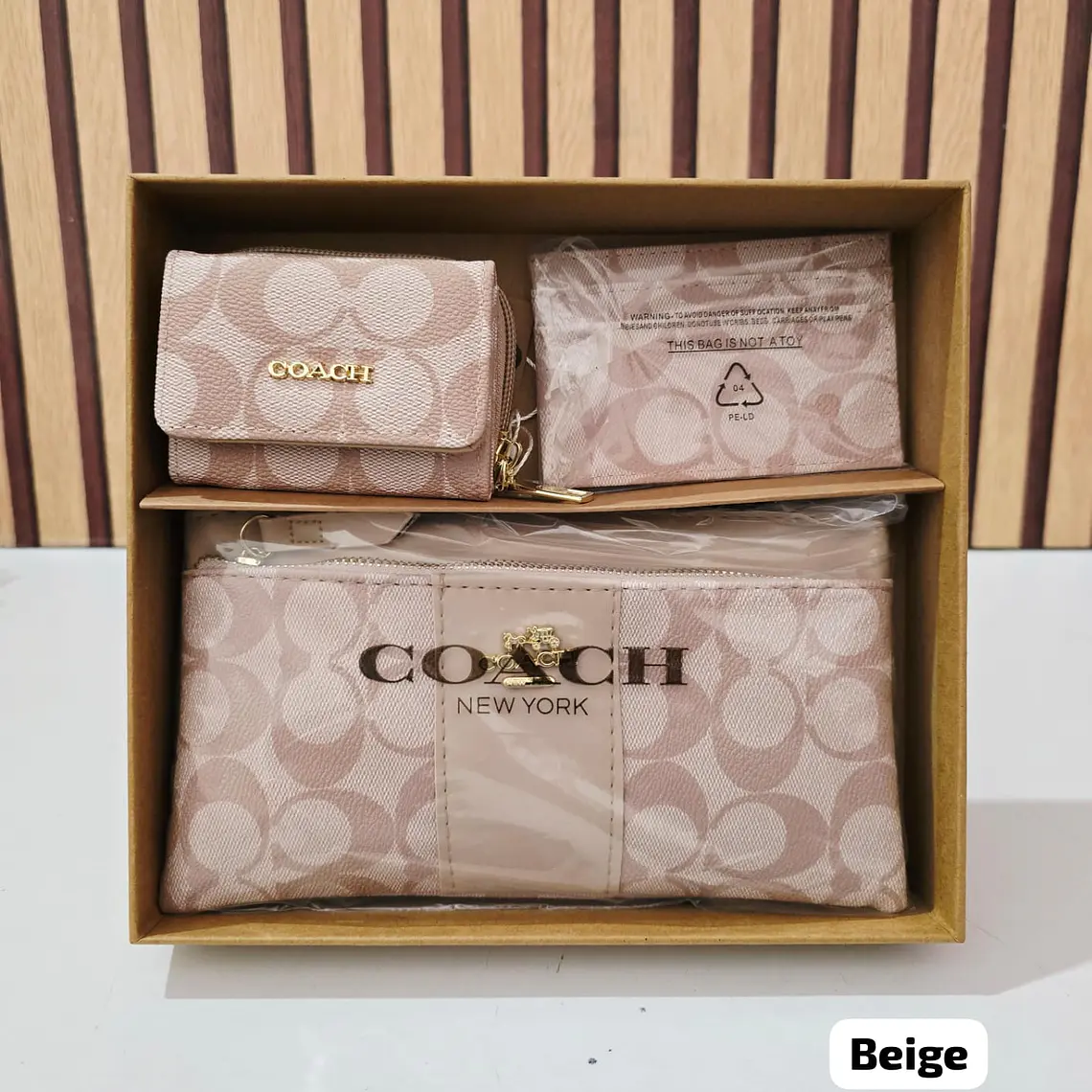 SET DE MONEDERO + TARJETERO + CARTERITA IMITACIÓN COACH MOD# COS-1508 7