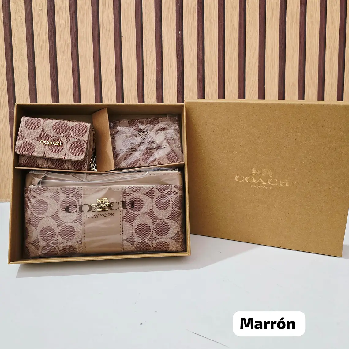 SET DE MONEDERO + TARJETERO + CARTERITA IMITACIÓN COACH MOD# COS-1508 8