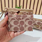 SET DE MONEDERO + TARJETERO + CARTERITA IMITACIÓN COACH MOD# COS-1508 - Miniatura 11