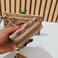SET DE MONEDERO + TARJETERO + CARTERITA IMITACIÓN COACH MOD# COS-1508 - Miniatura 14