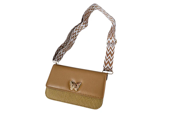 BOLSITA CASUAL CON BROCHE MARIPOSA MOD# HR-K2754  🦋✨
