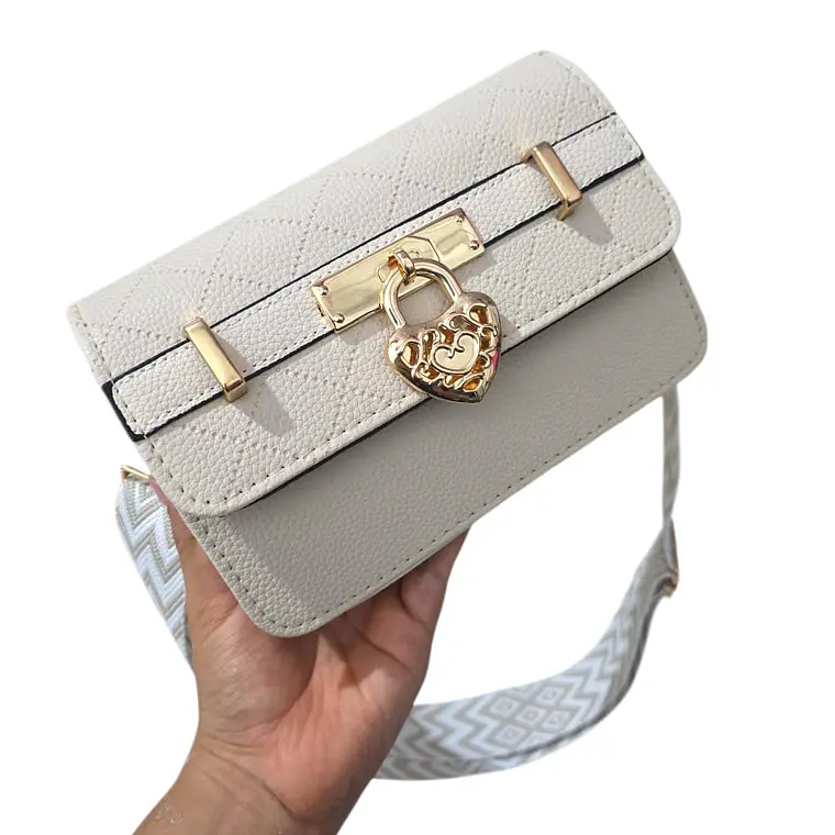 BOLSITA CASUAL BROCHE CORAZÓN MOD# E903-139  💖 2