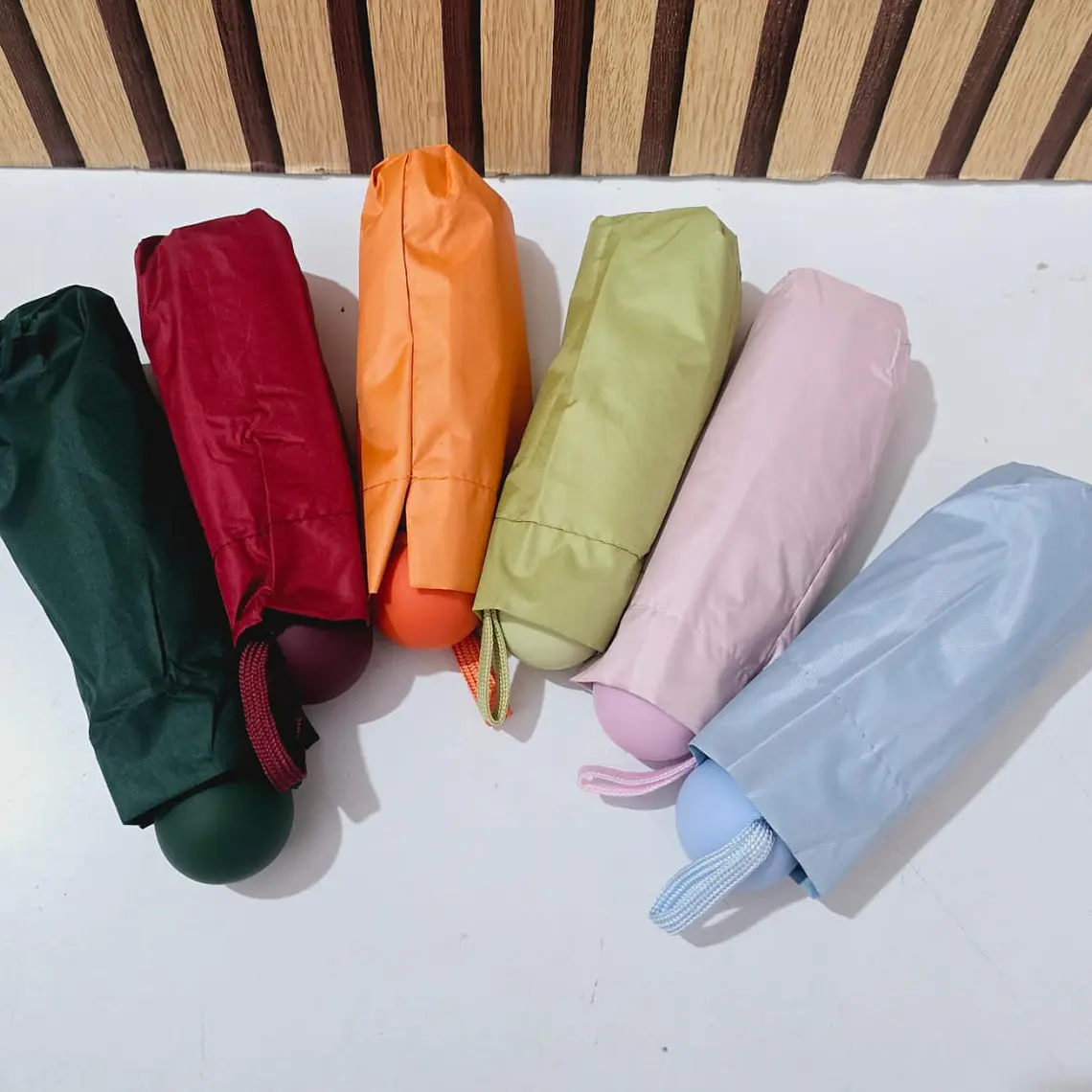 SO﻿MBRILLA DE BOLSILLO OVALADITA MOD# 209  ☂️ 17