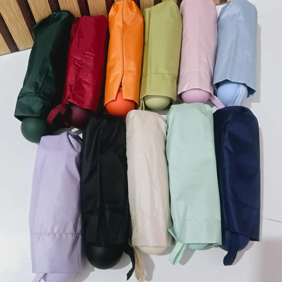 SO﻿MBRILLA DE BOLSILLO OVALADITA MOD# 209  ☂️ 18