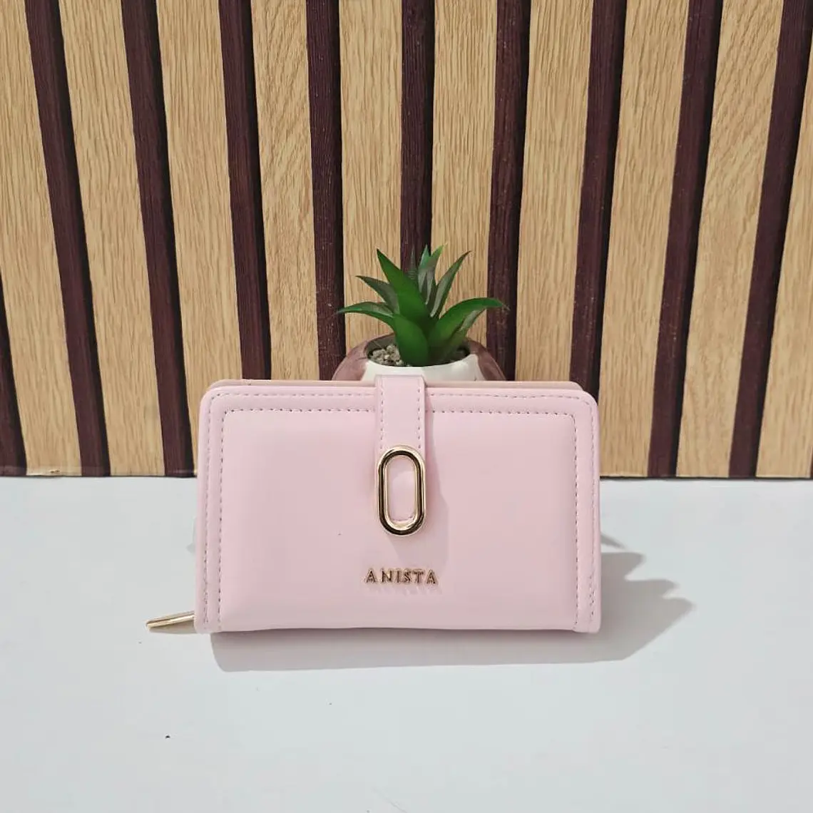 CARTERA/MONEDERO ANISTA CON BROCHE MOD# USA-37-SC-FA🥰 2