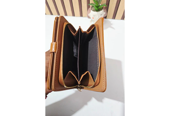 CARTERA/MONEDERO ANISTA CON BROCHE MOD# USA-37-SC-FA🥰