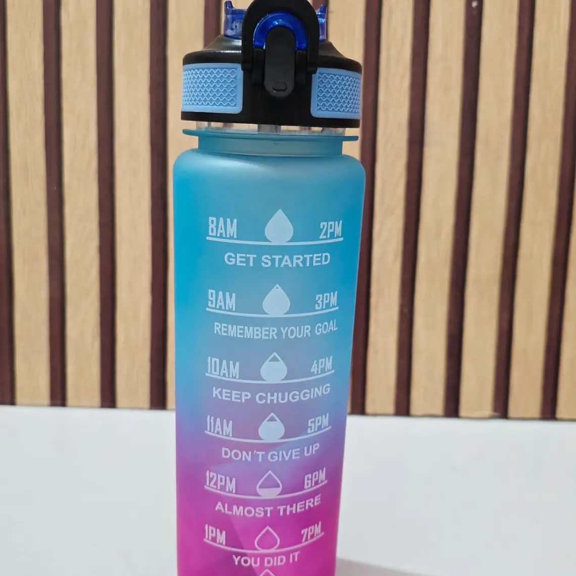 BOTE BICOLOR MOTOVADOR DE 1 LITRO MOD# BSJJ-35752🍋🥤 3