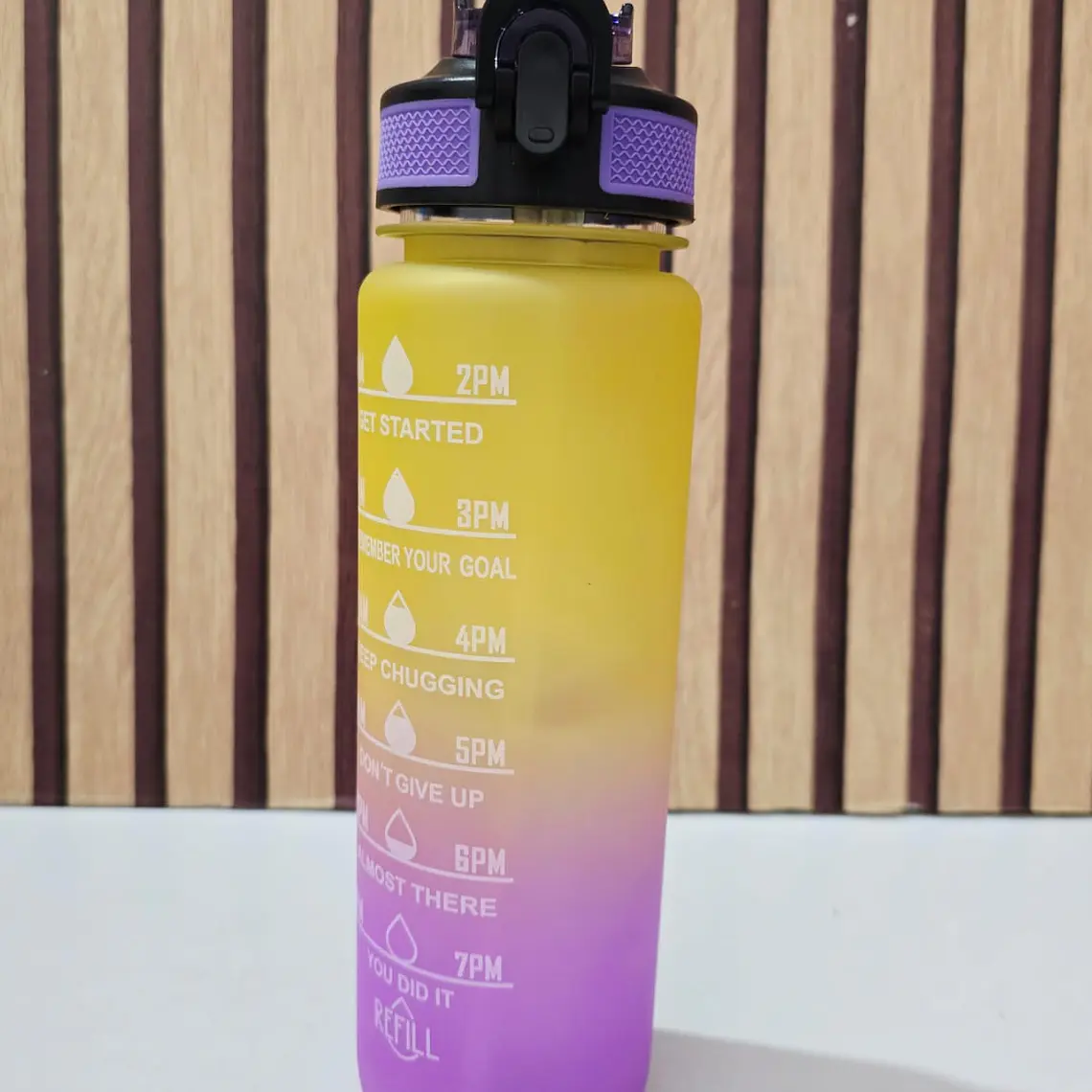 BOTE BICOLOR MOTOVADOR DE 1 LITRO MOD# BSJJ-35752🍋🥤 4