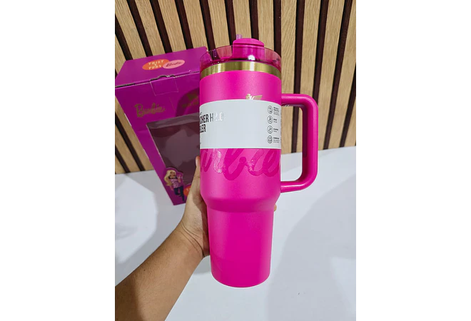 TERMO STANLEY 1.18L CON ASA SERIE BARBIE CAJITA DE COLOR MOD# V8B-40