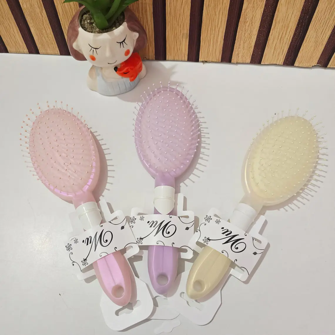PEINE CUADRADO U OVALADO PARA EL CABELLO (ADULTO) MOD# W-JF-90 O 91 3