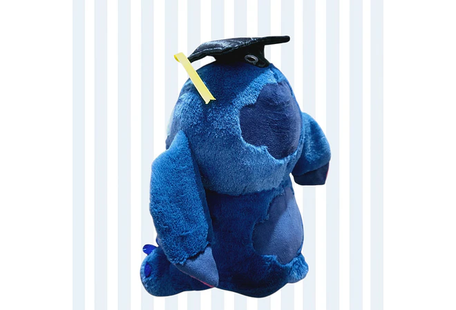 PELUCHE STICH SENTADO CON MOÑO Y GORRO GRADUACIÓN MOD# 03 🎓