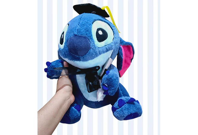 PELUCHE STICH SENTADO CON MOÑO Y GORRO GRADUACIÓN MOD# 03 🎓