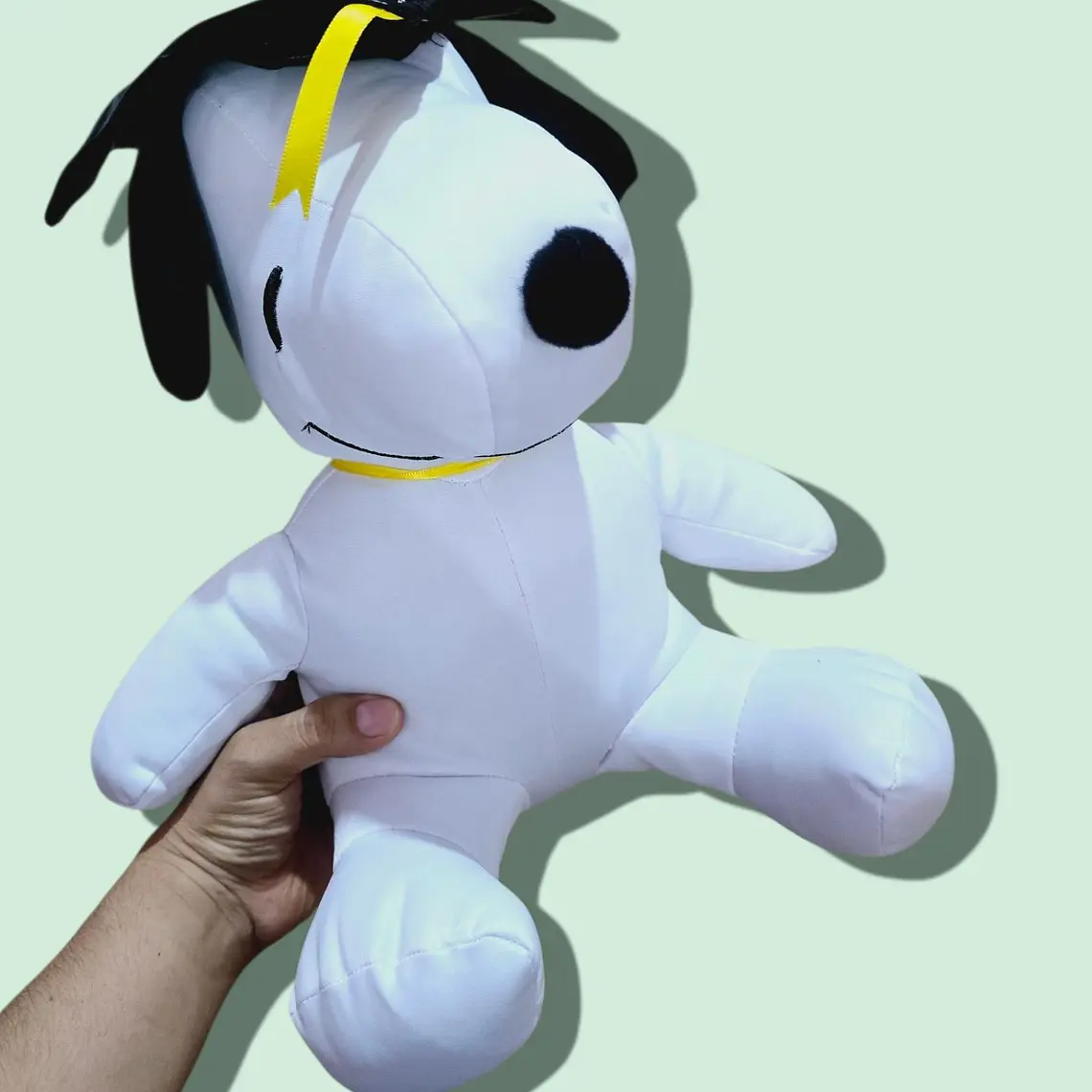 PELUCHE SNOOPY FIRMA CON GORRO Y LISTÓN AMARILLO GRADUACIÓN MOD# 04 🎓 2