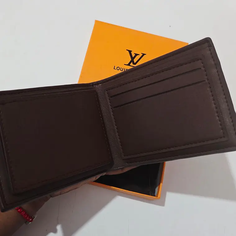 CARTERA IMITACIÓN LOUIS VUITTON DISEÑO TEXTURIZADO MOD# SUP-12161 7