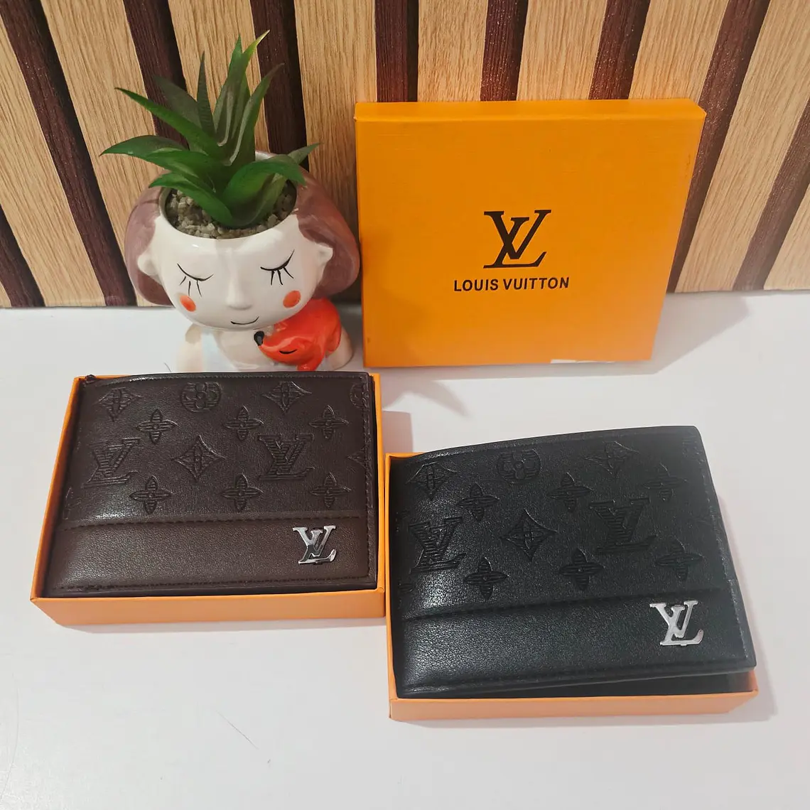 CARTERA IMITACIÓN LOUIS VUITTON DISEÑO TEXTURIZADO MOD# SUP-12161 3