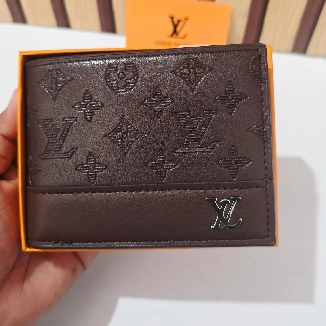 CARTERA IMITACIÓN LOUIS VUITTON DISEÑO TEXTURIZADO MOD# SUP-12161 5