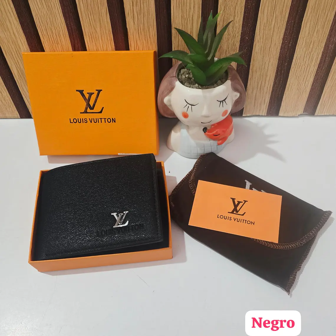 CARTERA IMITACIÓN LOUIS VUITTON DISEÑO LISO MOD# SUP-12155 4