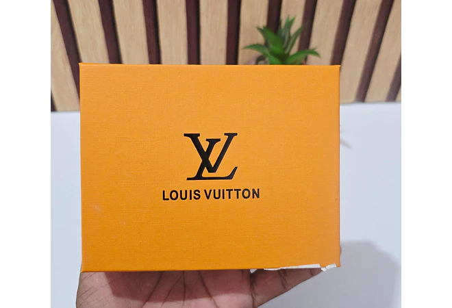 CARTERA IMITACIÓN LOUIS VUITTON DISEÑO LISO MOD# SUP-12155